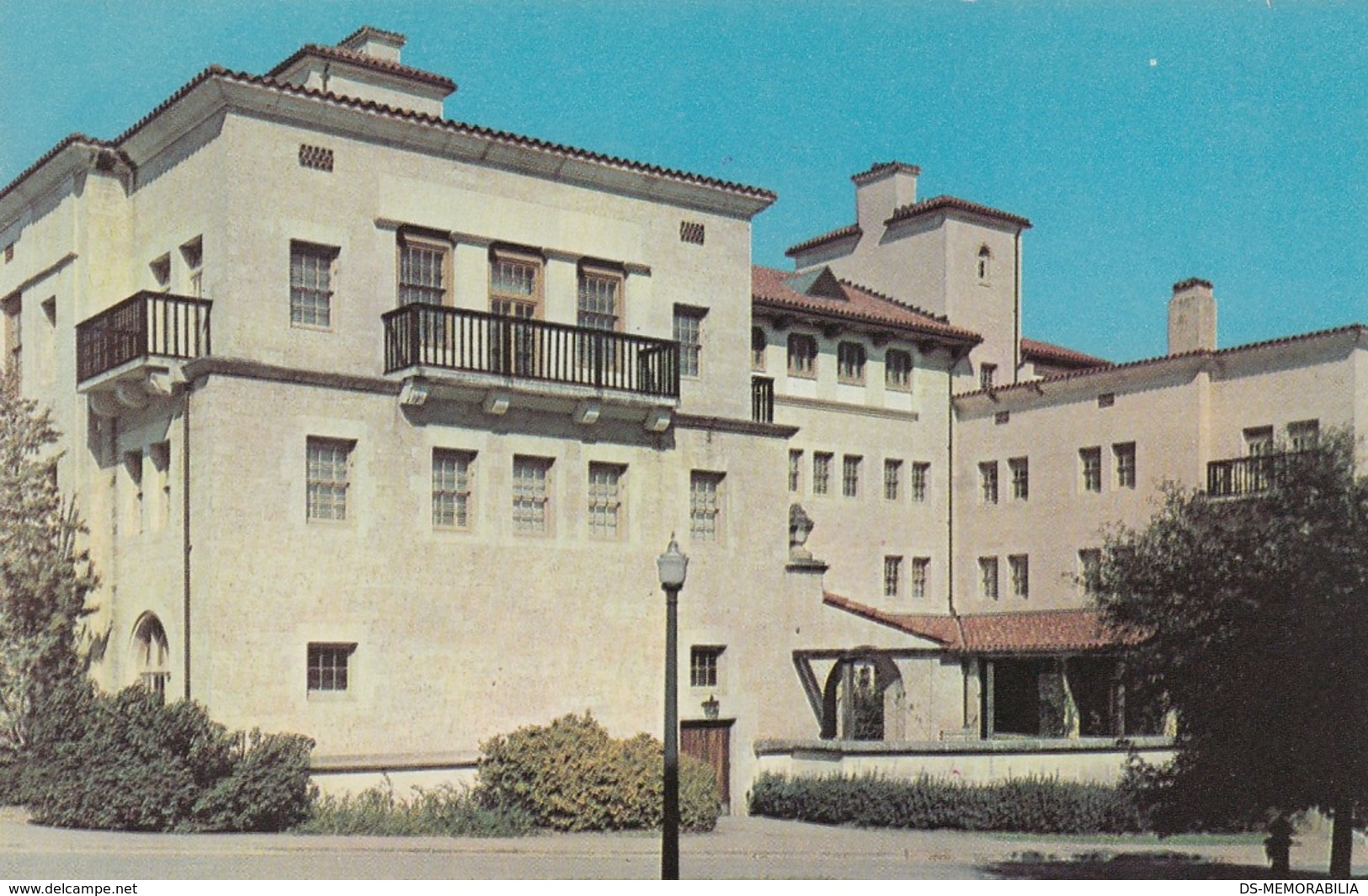 AUSTIN TX - HOME ECONOMICS BUILDING UNIVERSITY OF TEXAS POSTCARD - Austin