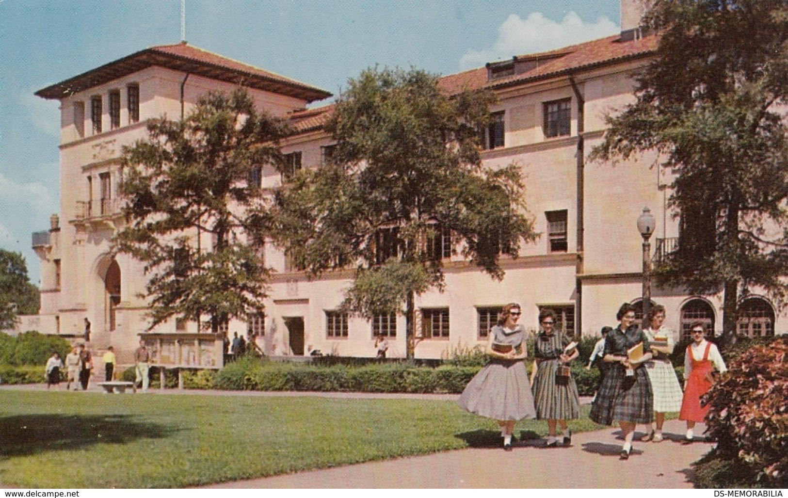 AUSTIN TX - STUDENT UNION BUILDING UNIVERSITY OF TEXAS POSTCARD - Austin