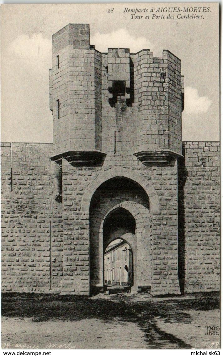 31og 1012 CPA - AIGUES MORTES - TOUR ET PORTE DES CORDELIERS - Aigues-Mortes