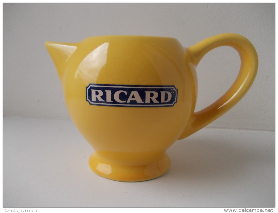 - Pichet En Céramique. " RICARD " - - Carafes