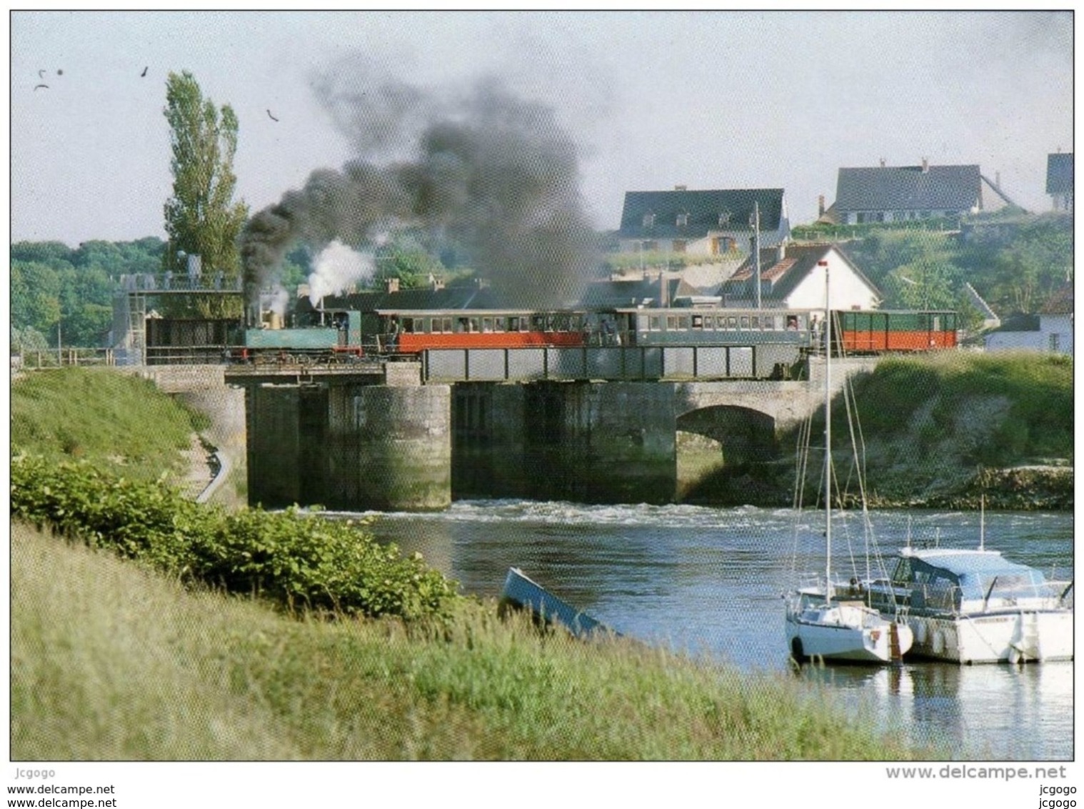 CHEMIN DE FER DE LA BAIE DE SOMME - GARE DE ST VALERY  Le Petit Train Du Canal De La Somme Sur Le Pont Tournant - Trains