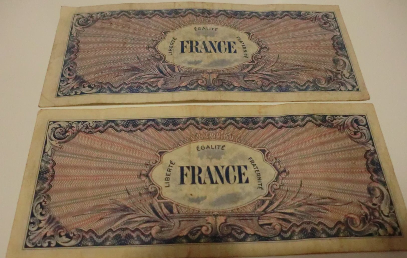 BILLETS FRANCE -  100 FRANCS - SERIE DE 1944 -  ALLLIE N° 2 ET 8 - 1945 Verso France