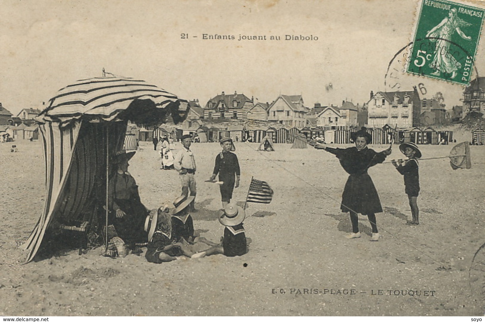 Enfants Jouant Au Diabolo  . American Flag On The Beach - Jeux Et Jouets