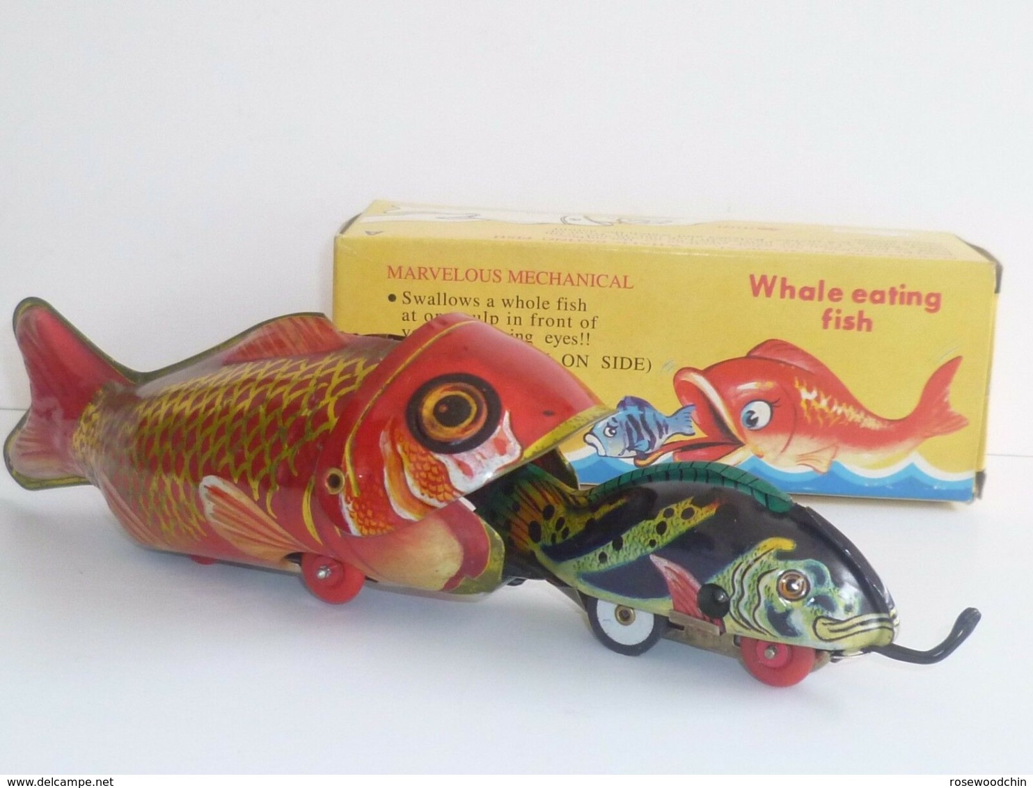 VINTAGE ! China 60s' Marvelous Mechanical Tin Toy Whale Eating Fish (MS 229) - Oud Speelgoed