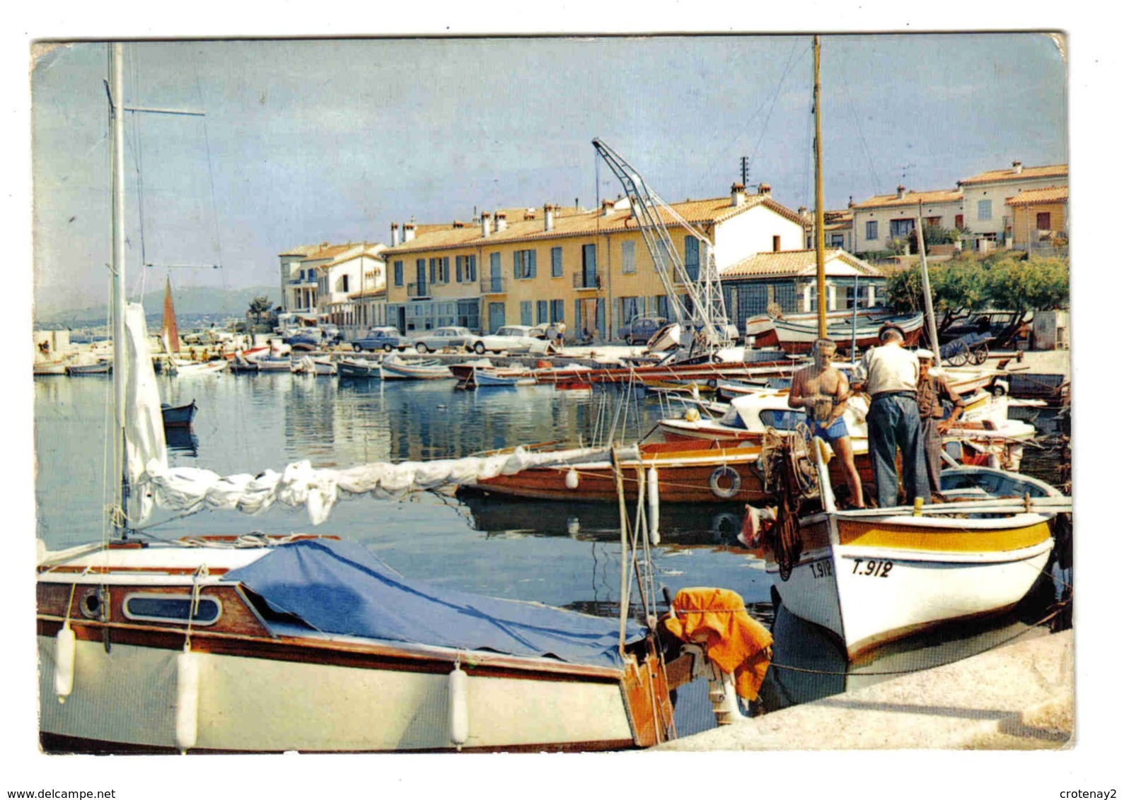 83 SIX FOURS LE BRUSC Le Port De Pêche En 1965 Bateaux Pêcheurs Citroën DS 2CV Simca Aronde P60 Peugeot 404 - Six-Fours-les-Plages