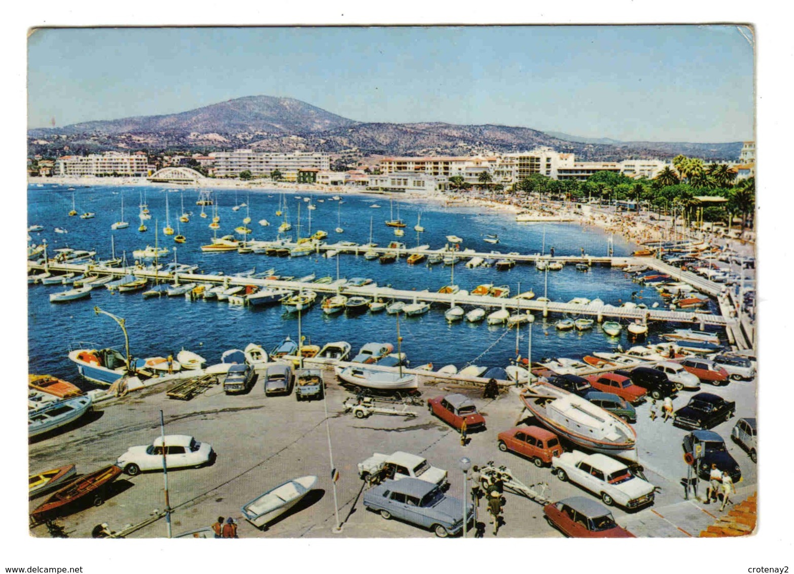 83 Sainte Maxime N°66 220 Le Port En 1966 Citroën DS Opel Kapitan Mercedes Dyna Panhard Renault 4L Simca Ariane Aronde - Voitures De Tourisme