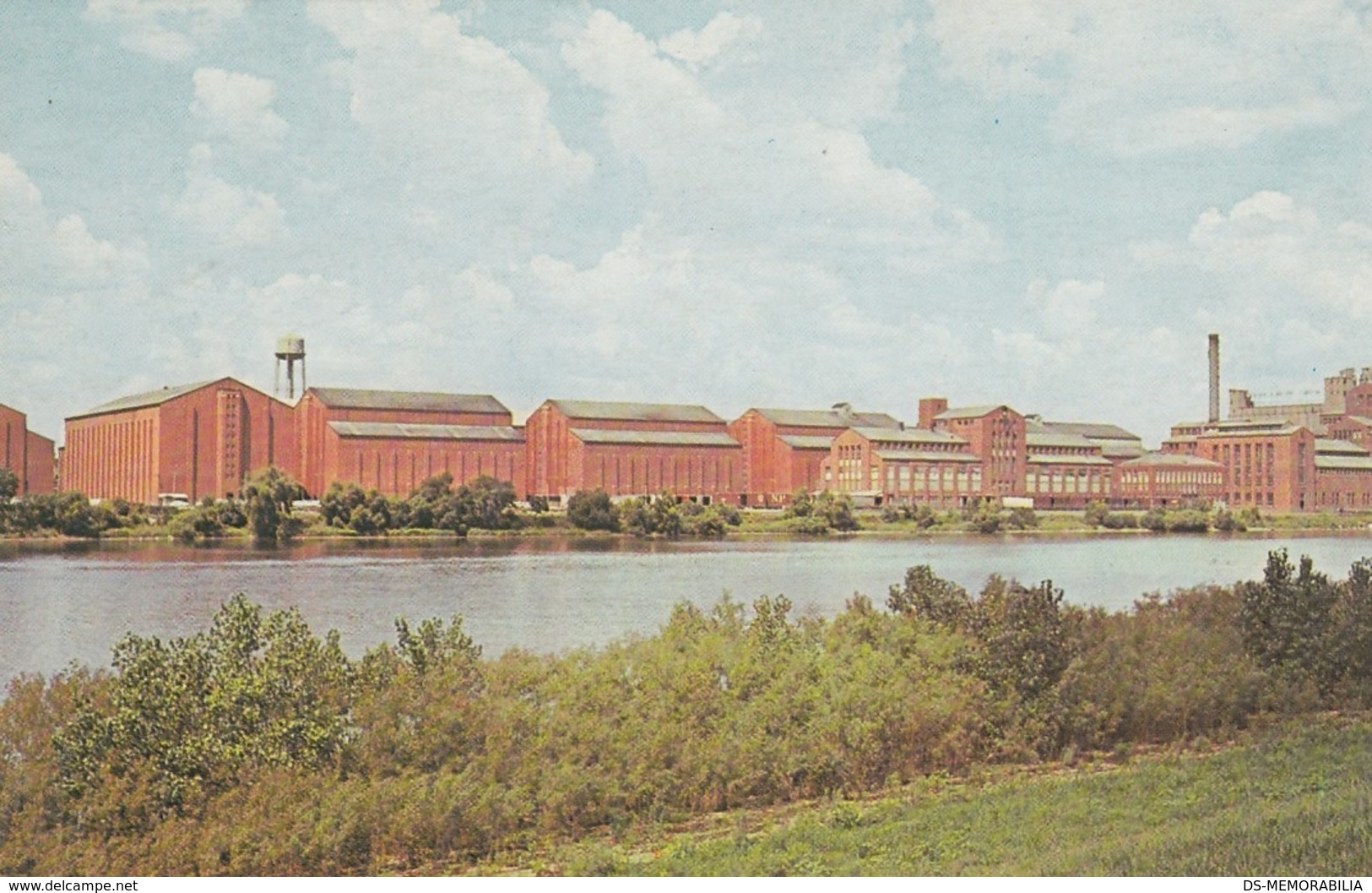 PEORIA ILL - HIRAM WALKER & SONS INC DISTILERY POSTCARD - Peoria