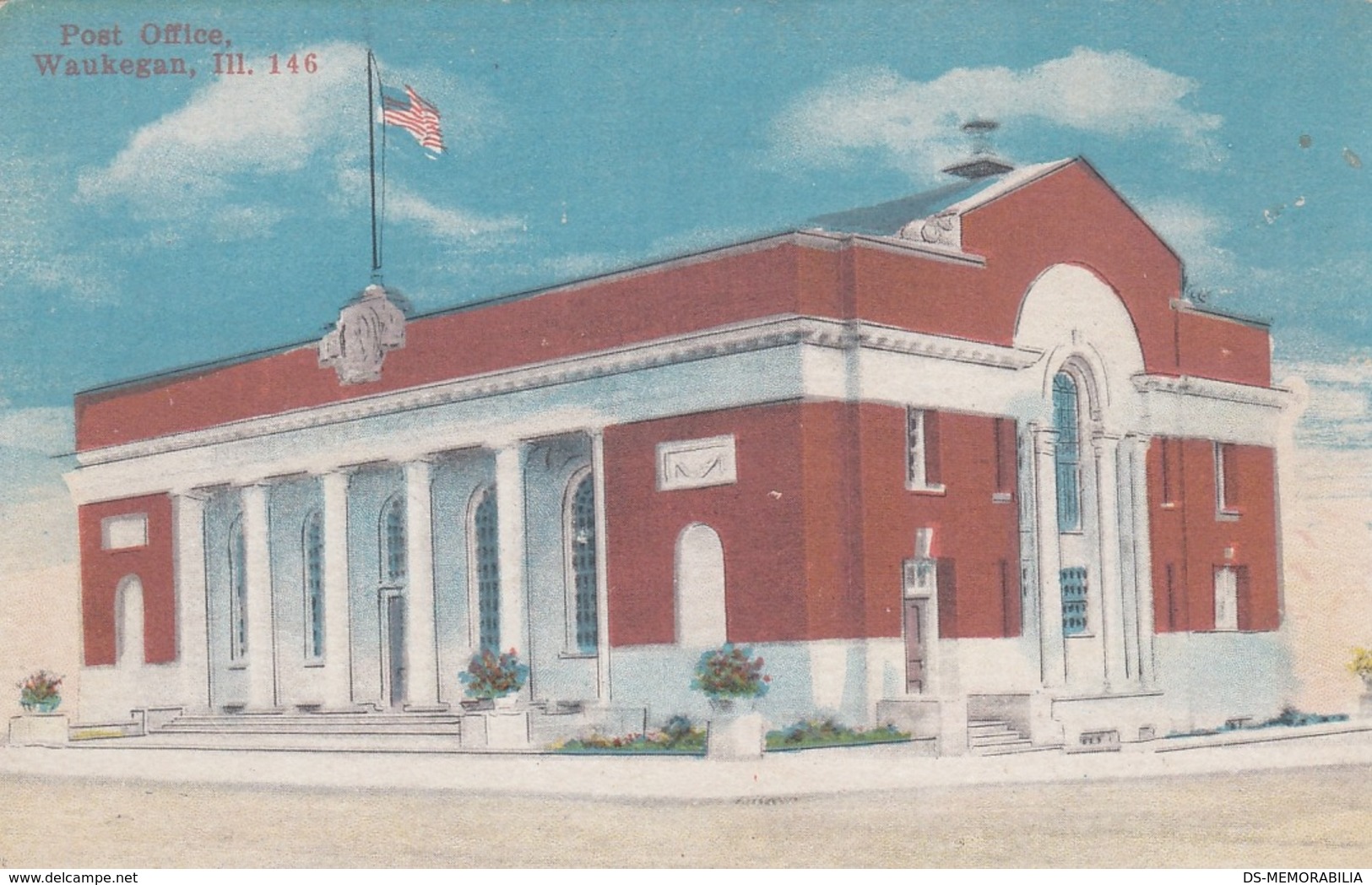 WAUKEGAN ILL - POST OFFICE US FLAG POSTCARD - Waukegan