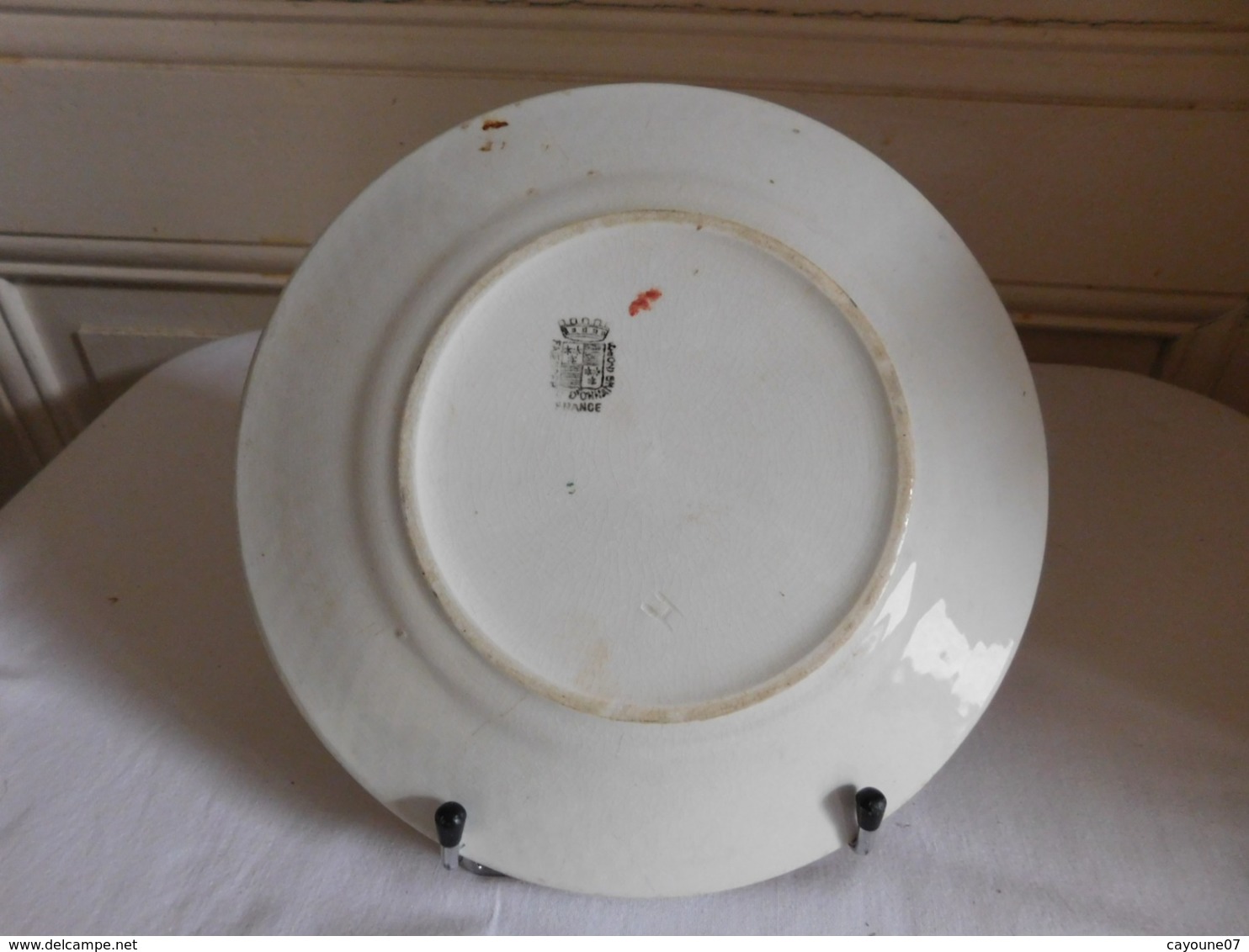 Assiette décor jeunes paysans et vache au pré faïence d'Onnaing vers 1910