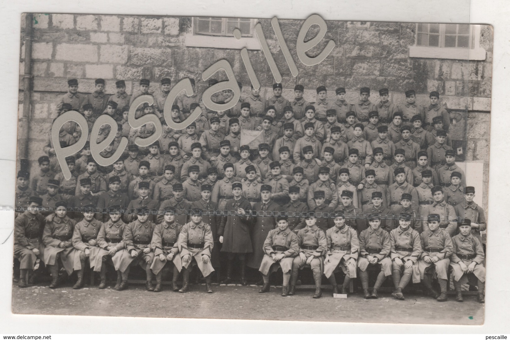 MILITARIA - CARTE PHOTO DE MILITAIRES AVEC N° 60 SUR REVERS DE CAPOTE ET FOURRAGERE - 9e COMPAGNIE 60e REGIMENT - Reggimenti