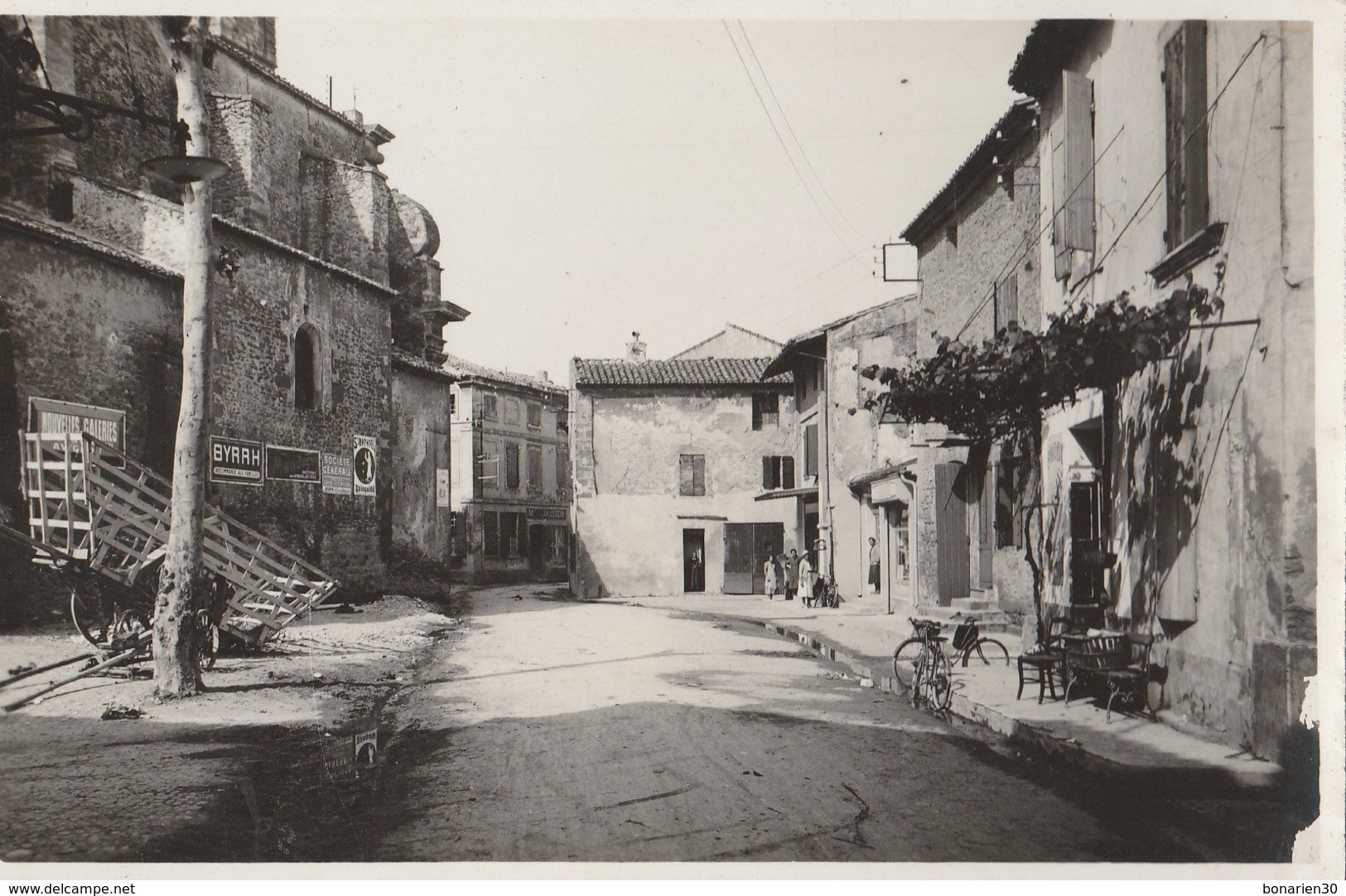 CARTE-PHOTO 84 BEDARRIDES RUE DE L'GLISE PUB BYRRH - Bedarrides