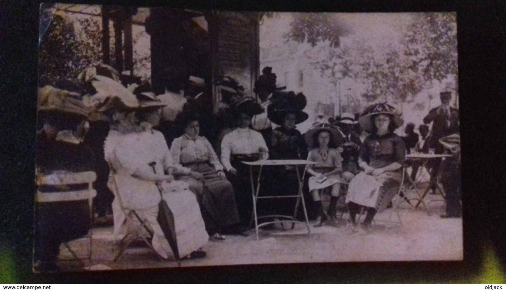 Aix Les Bains (73) Famille En Terrasse De Café.(S45.19) - Aix Les Bains