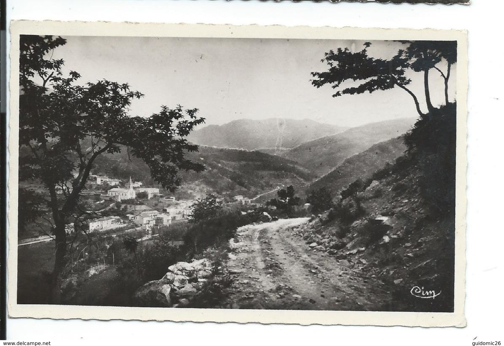 Saint Pierre De Colombier , Jolie Perspective Du Village , St Pierre - Autres & Non Classés