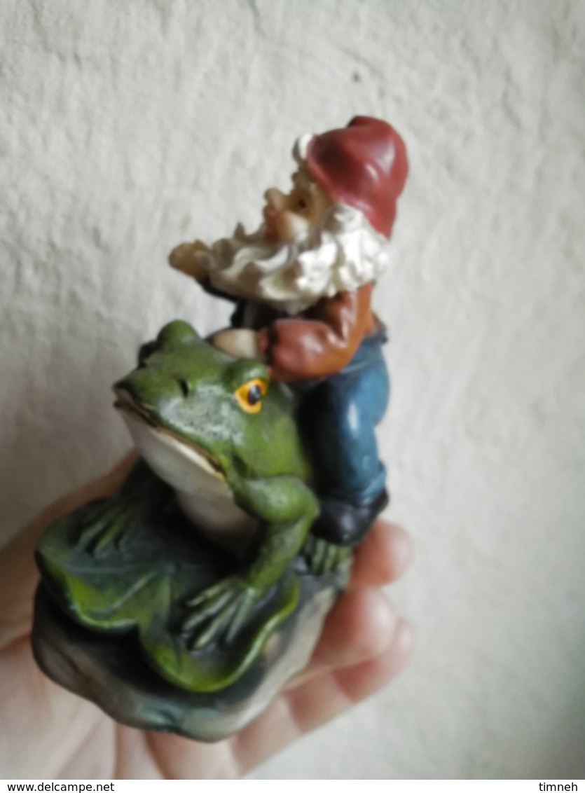 2 NAINS DE JARDIN MINIATURE - Résine - Sur GRENOUILLE Et TORTUE - 10cmx9cmx7cm - Figurines Récente - Frösche