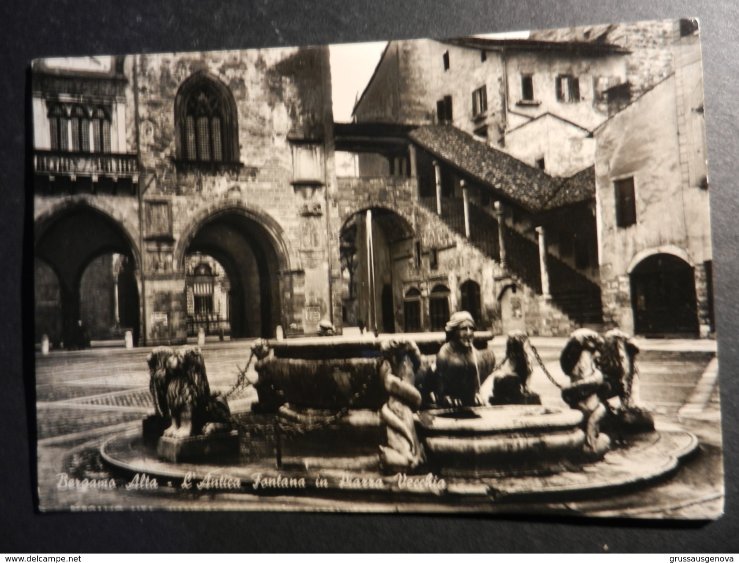 19832) BERGAMO ALTA ANTICA FONTANA IN PIAZZA VECCHIA VIAGGIATA 1951 - Bergamo