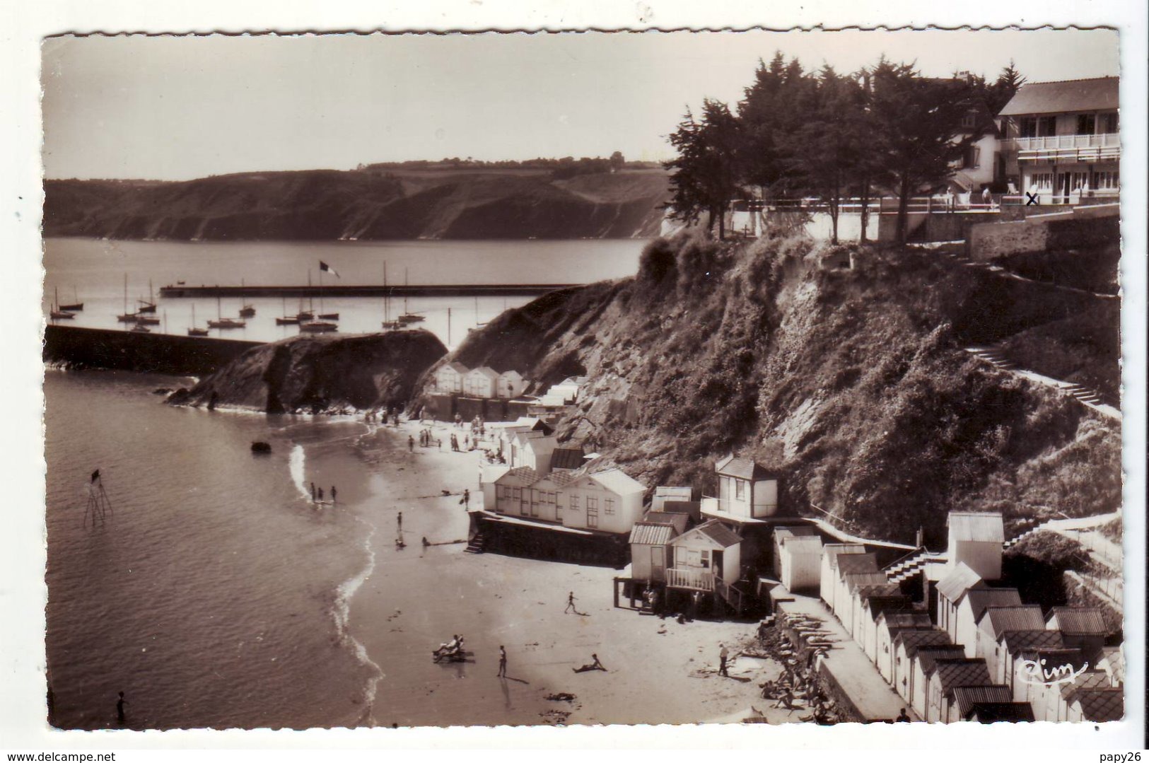 Cpsm  Binic  Plage De L'avant Port - Binic