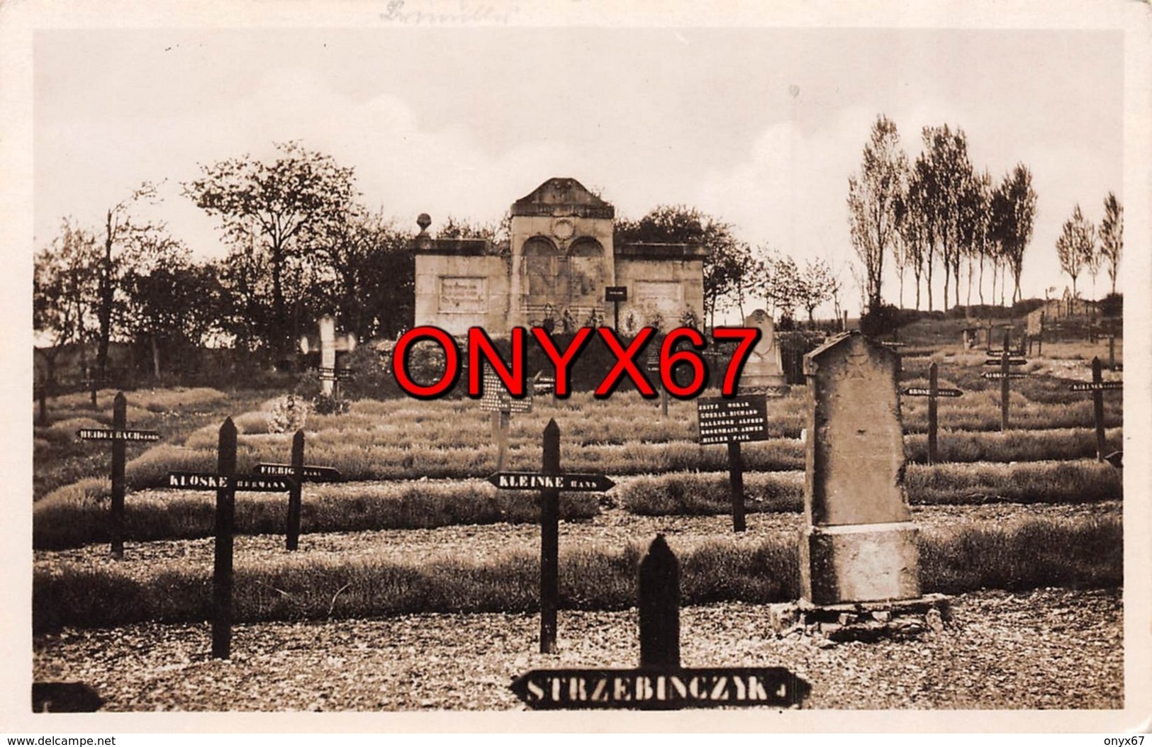 BRIEULLES (Meuse) Cimetière Militaire Allemand-FRIEDHOF-Argonne-5900 Graeber Die Gebeinhalle - Oorlogsbegraafplaatsen