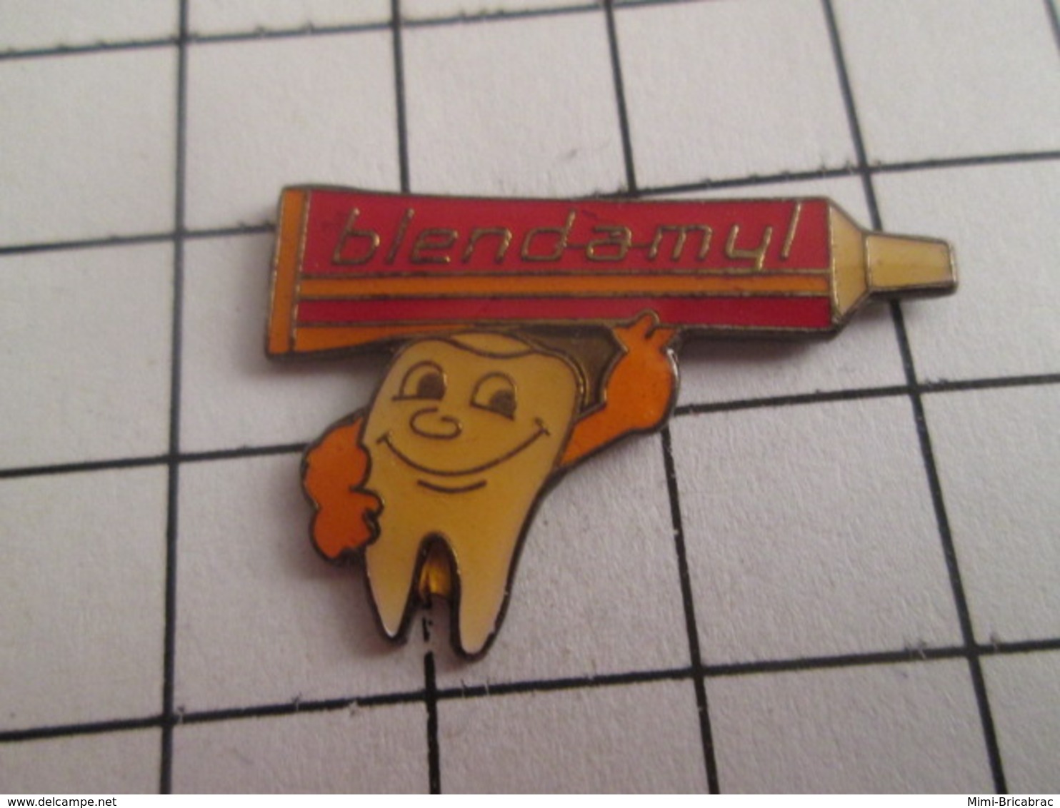 719 (pas 717)  PINS PIN'S / Beau Et Rare : Thème MEDICAL / DENTIFRICE BLENDAMYL DENT MOLAIRE - Geneeskunde