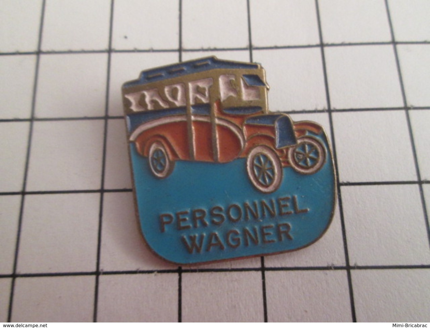 719 (pas 717)  PINS PIN'S / Beau Et Rare : Thème TRANSPORTS / VIEIL AUTOBUS PERSONNEL WAGNER - Transport