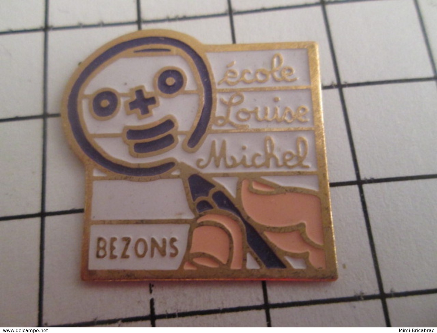 719 (pas 717)  PINS PIN'S / Beau Et Rare : Thème ADMINISTRATIONS / ECOLE LOUISE MICHEL BEZONS - Amministrazioni