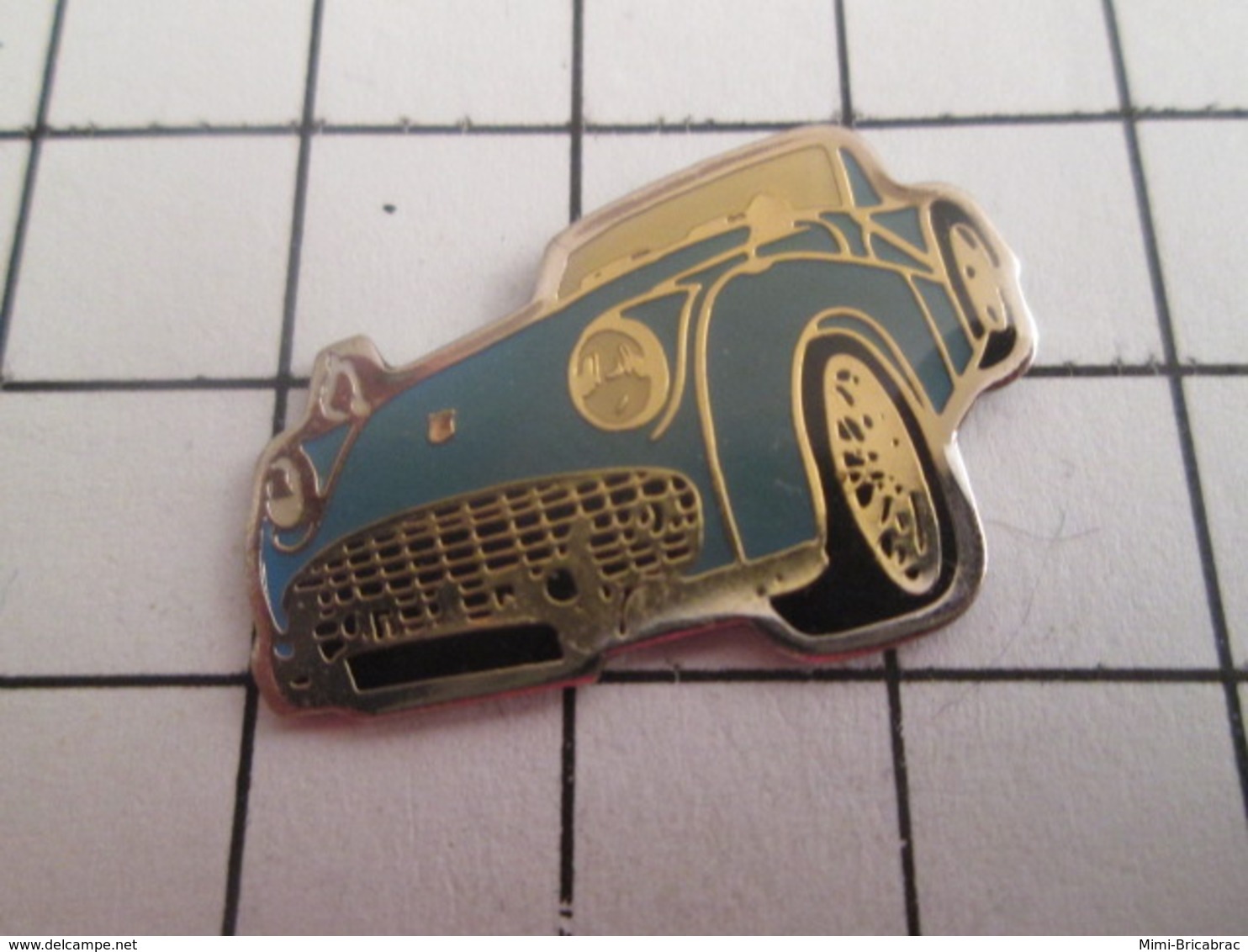 719 (pas 717)  PINS PIN'S / Beau Et Rare : Thème AUTOMOBILES / VOITURE BLEU CIEL Triumph Tr 3 - Andere & Zonder Classificatie