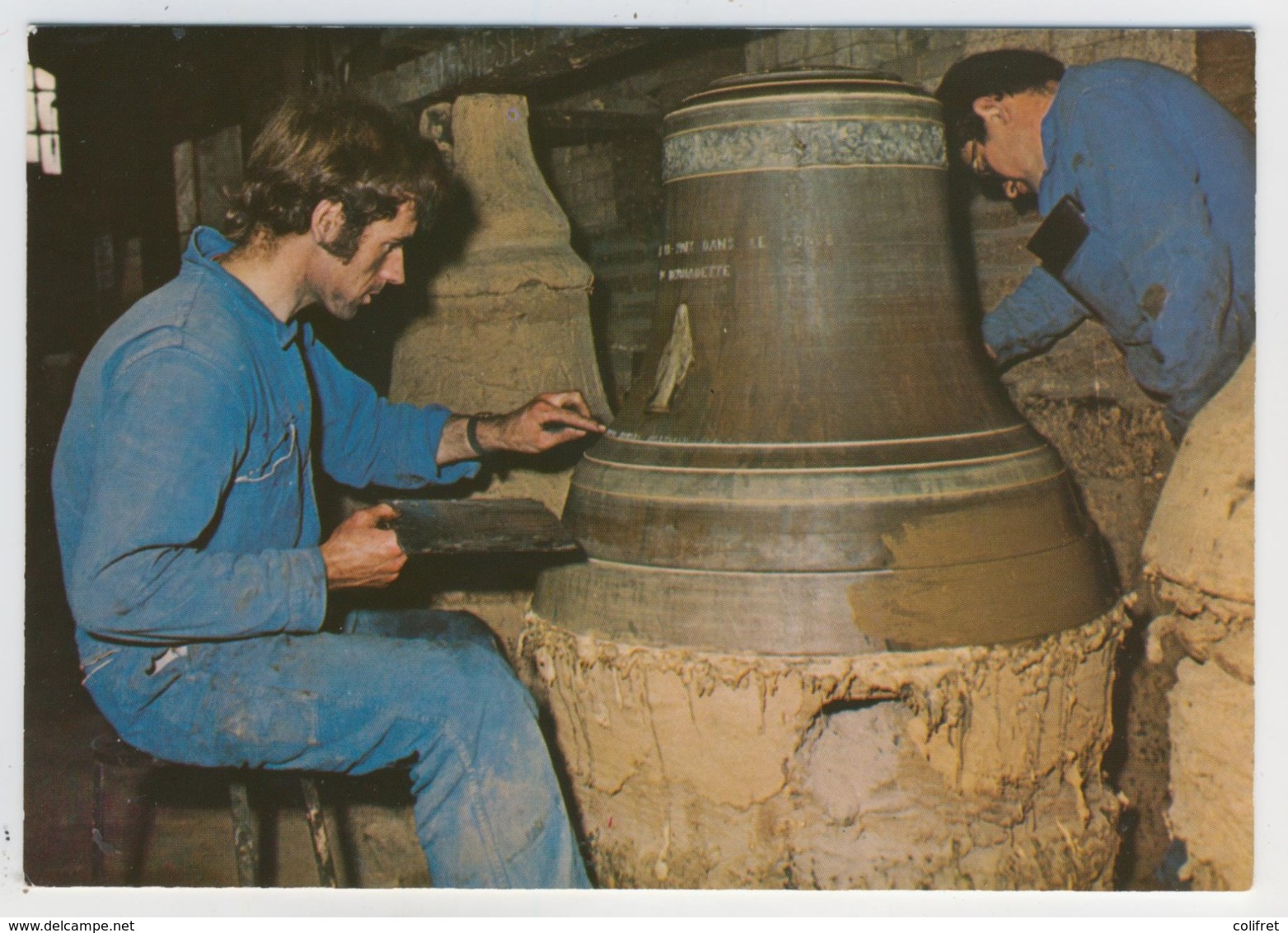 50 - Villedieu-les Poêles -  Fonderies De Cloches   -  Pose Des Décors - Villedieu