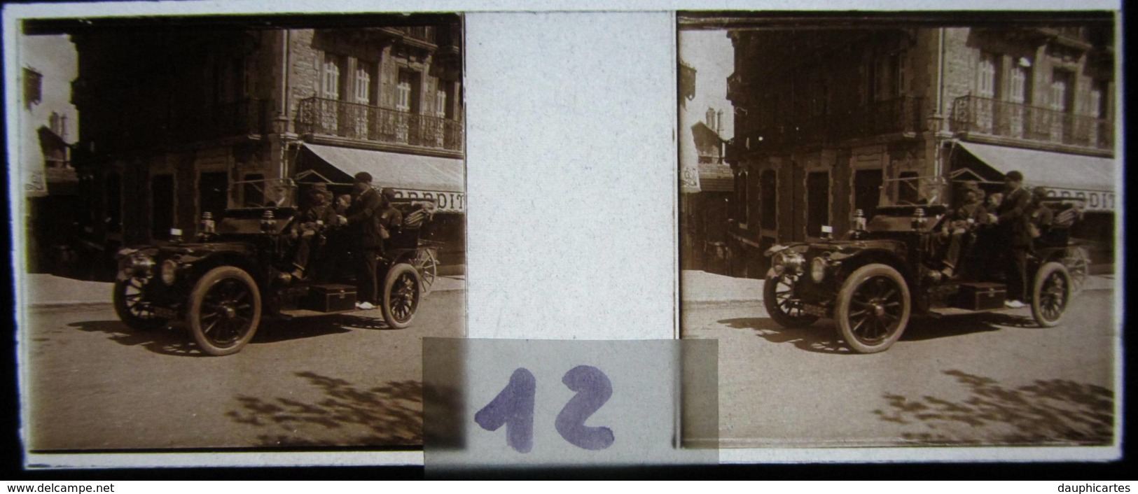 PLOMBIERES, Vosges : Vieille Voiture, Tacot, Dans Une Rue, 1908. Plaque De Verre Stéréoscopique. Positif - Plaques De Verre