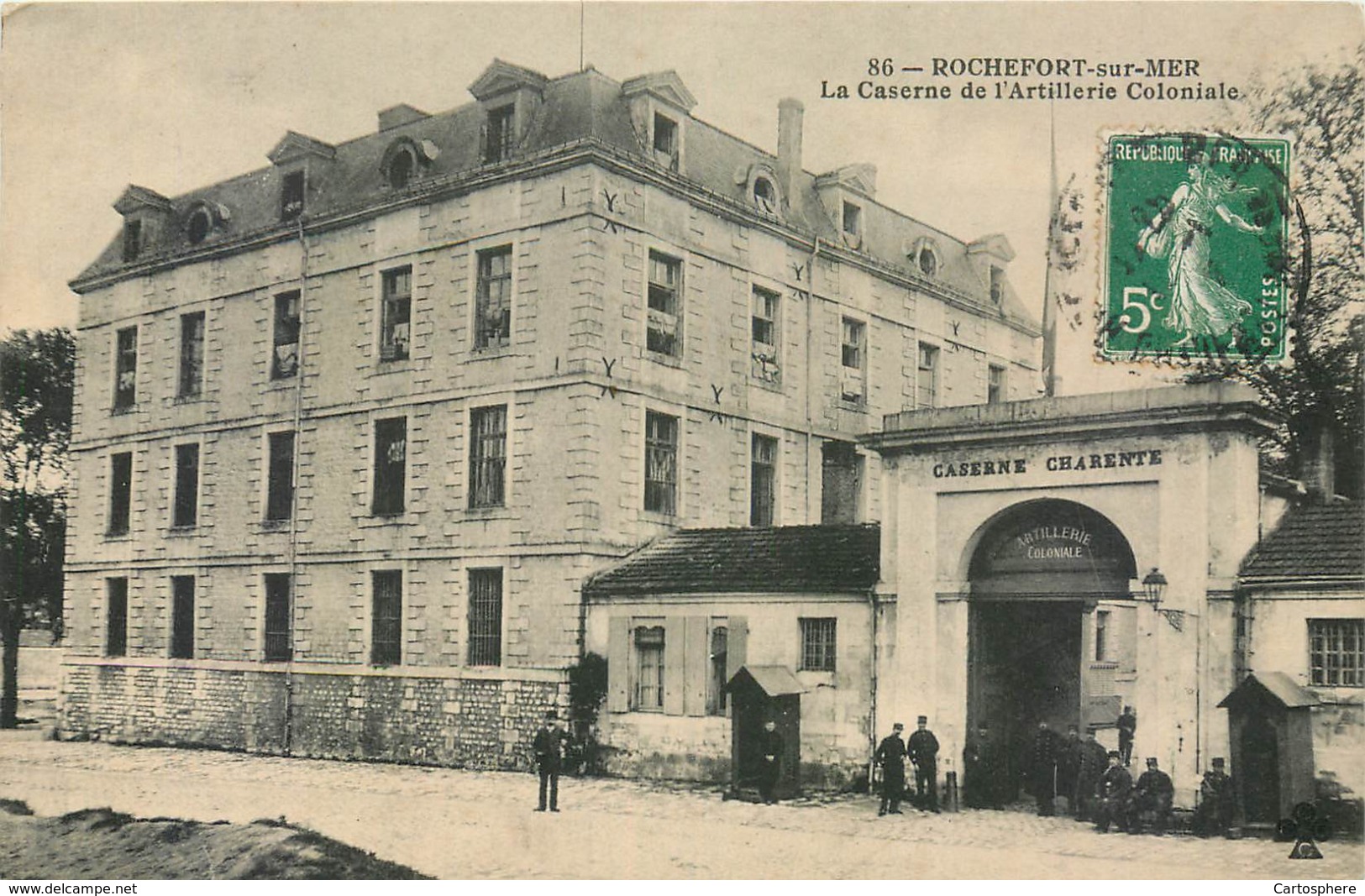 CPA 17 Charente Maritime Inférieure Rochefort Sur Mer Caserne Charente De L'Artillerie Coloniale Militaria - Rochefort