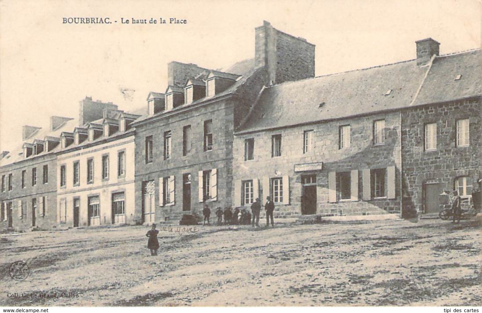 22 - Bourbriac - Le Haut De La Place (hotel Des Voyageurs) - Other & Unclassified