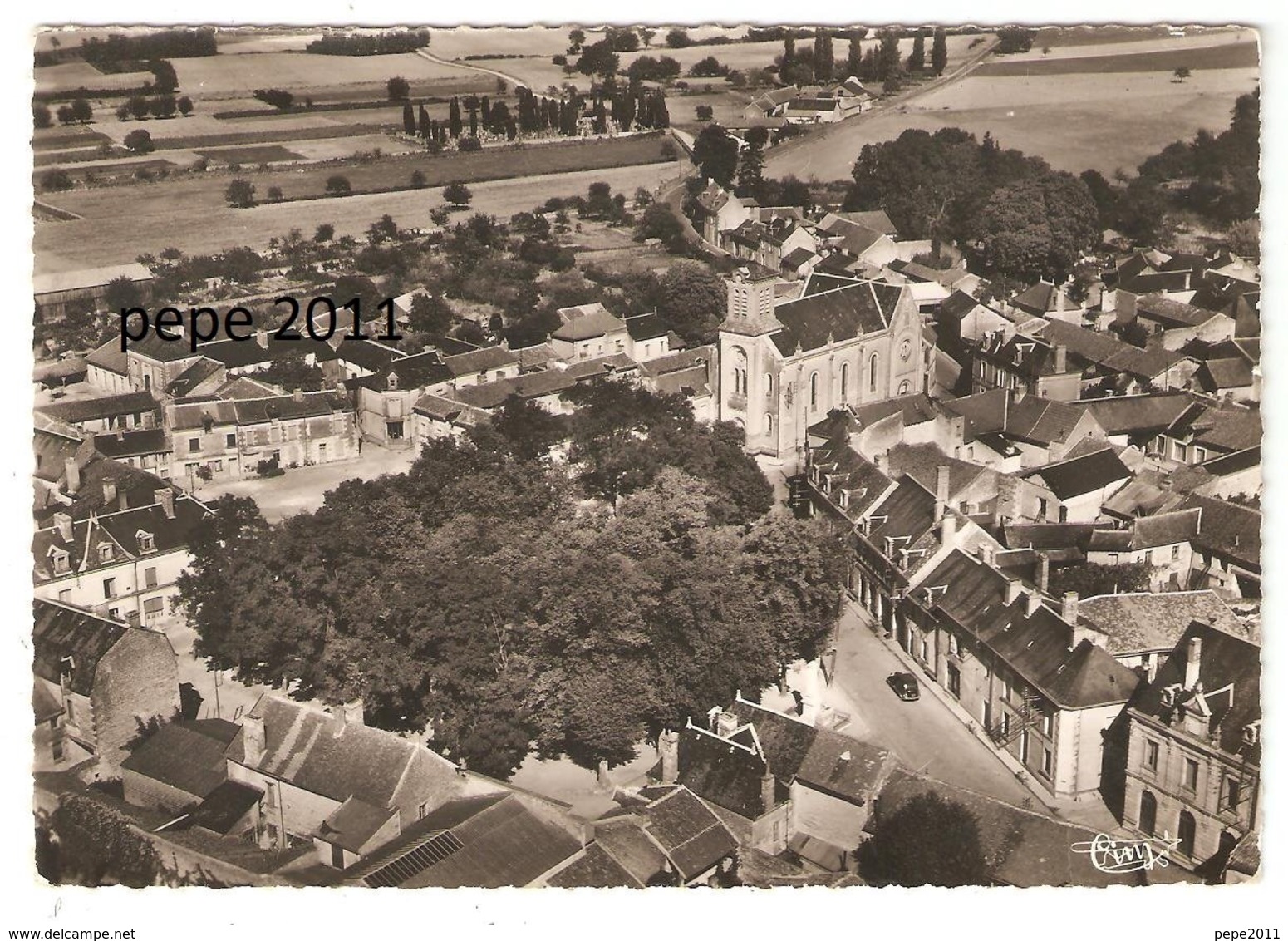 CPSM 86 Saint GERVAIS Les TROIS CLOCHERS - Vue Aérienne Place Eglise Poste Hôtel De Ville - Peu Commune - Saint Gervais Les Trois Clochers