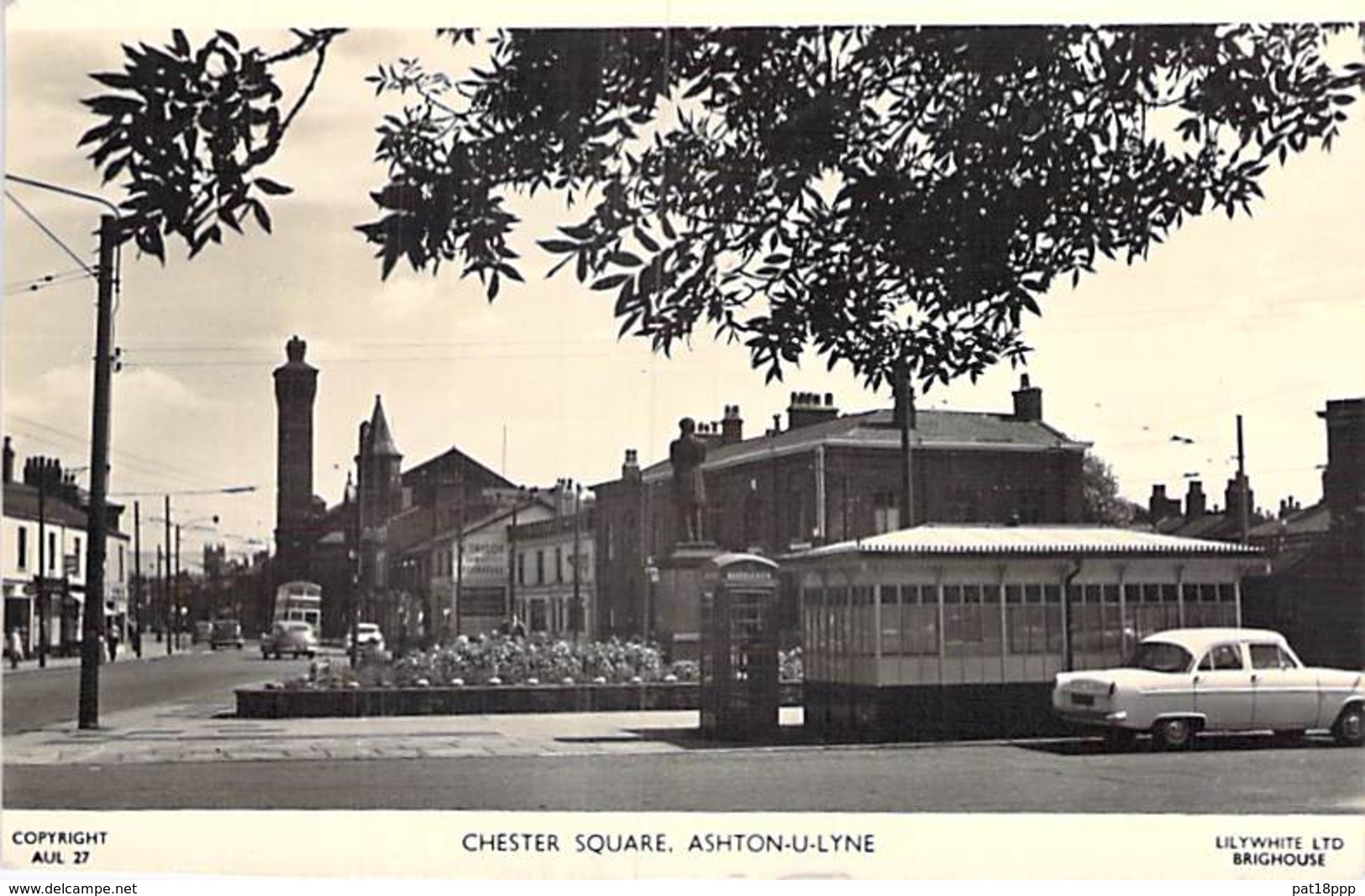 UK ENGLAND Angleterre ( Lancashire ) ASHTON-U-LYNE : Chester Square - CPSM Dentelée Noir Blanc Format CPA- - Autres & Non Classés