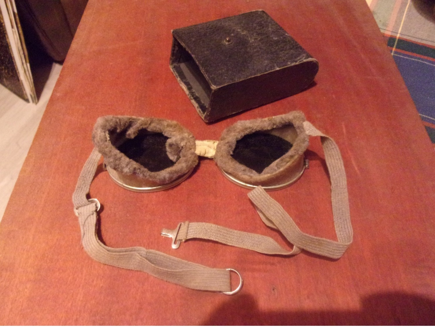 WWI RARE LUNETTES D'AVIATION Ou CHAR / TANK  VERRES FUMES AVEC FOURRURE BOITE D'ORIGINE BEL ETAT - 1914-18