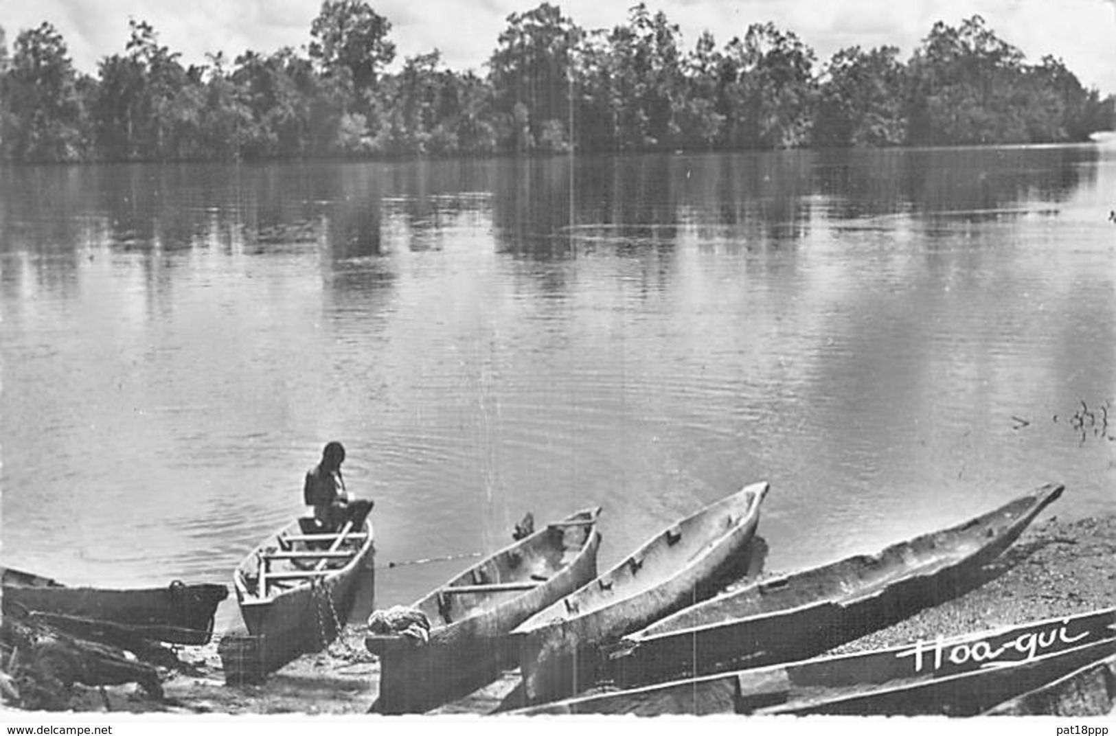 AFRIQUE NOIRE - CONGO - BRAZZAVILLE Pirogues Sur Le DJOUE - CPSM Dentelée N/B Format CPA - Black Africa - Brazzaville