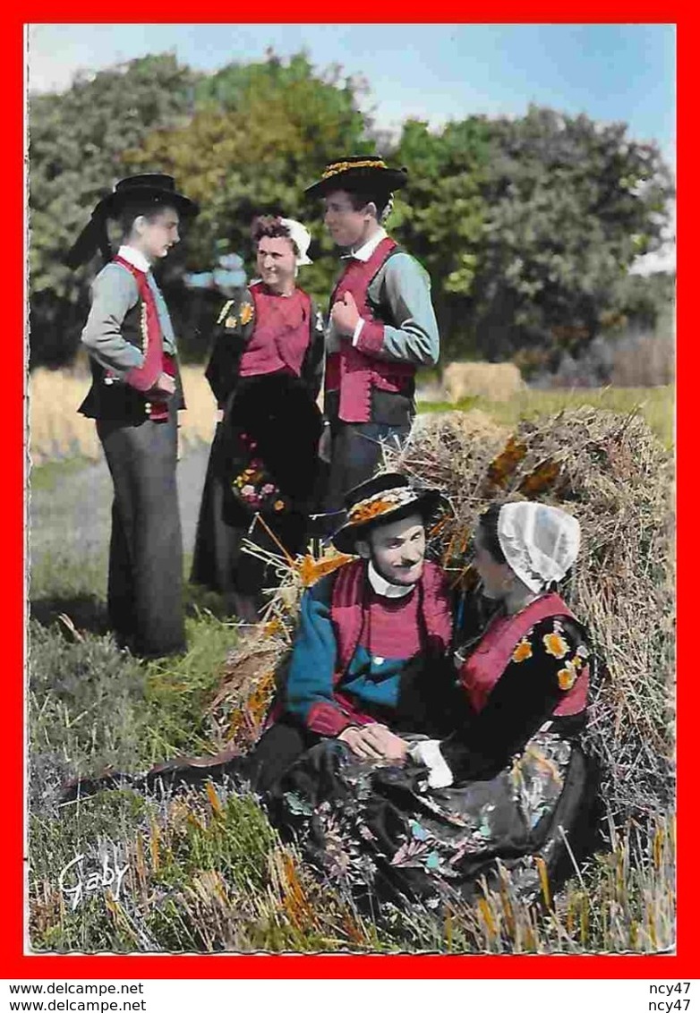 CPSM/gf  (29) TREBOUL-DOUARNENEZ.  Doux Propos, Animé, Jeunes En Costume Typique...S1945 - Tréboul