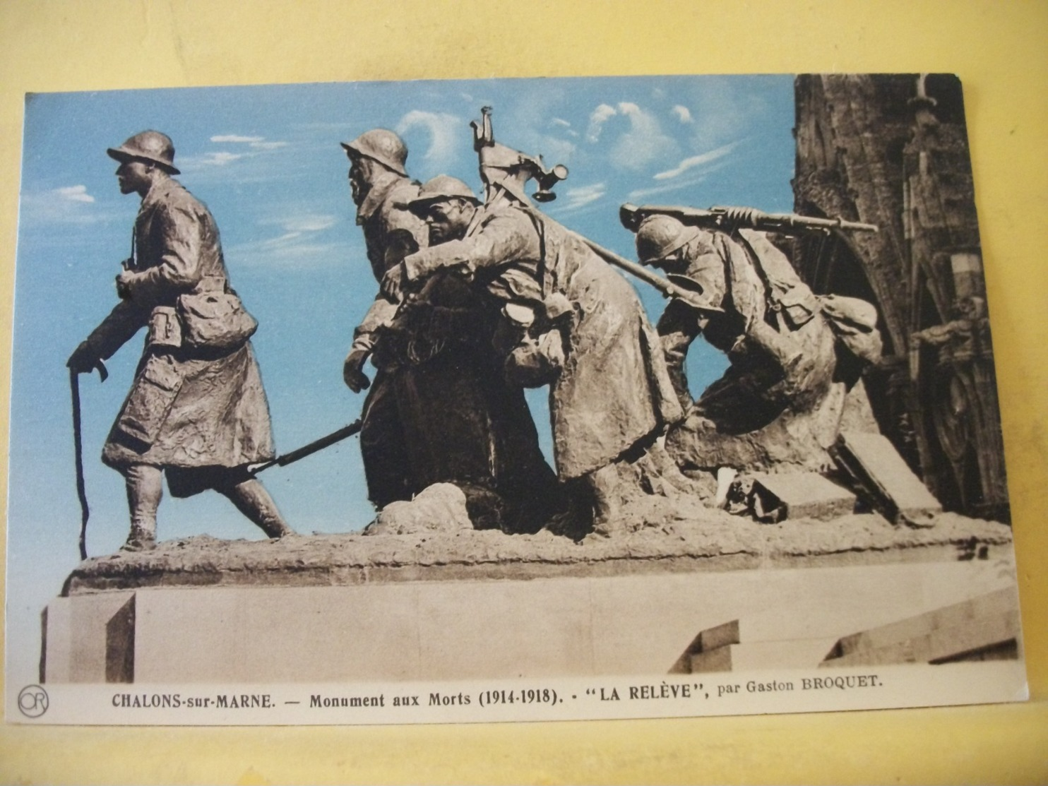 51 8522 CPA - 51 CHÂLONS SUR MARNE. MONUMENT AUX MORTS (1914-1918). "LA RELEVE", PAR GASTON BROQUET. EDIT. OR CH. BRUNEL - Châlons-sur-Marne