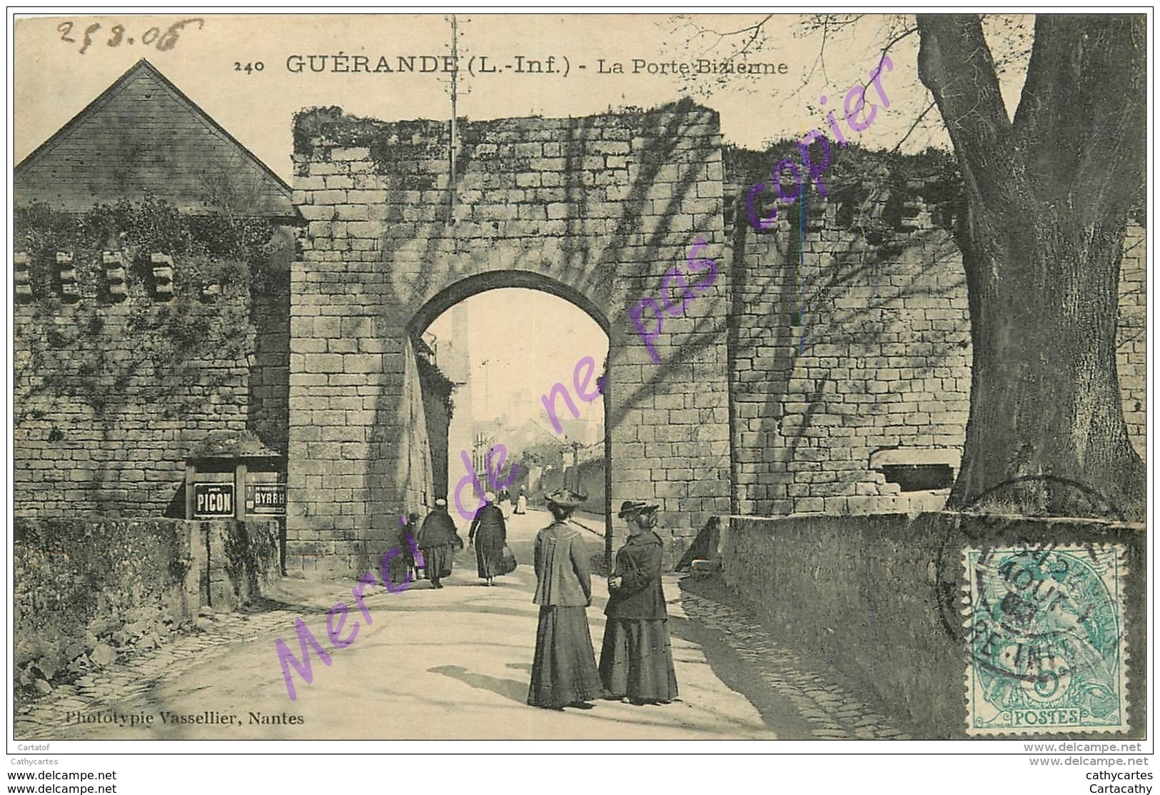 44. GUERANDE . La POrte Bizienne . CPA Animée . - Guérande