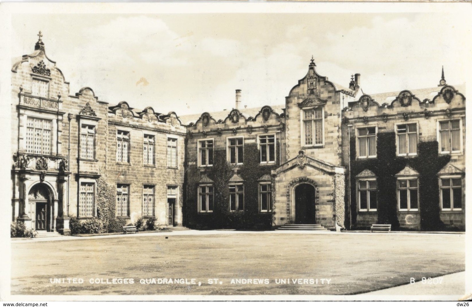 St Saint-Andrews University - United Colleges Quadrangle - Valentine's Series - Fife