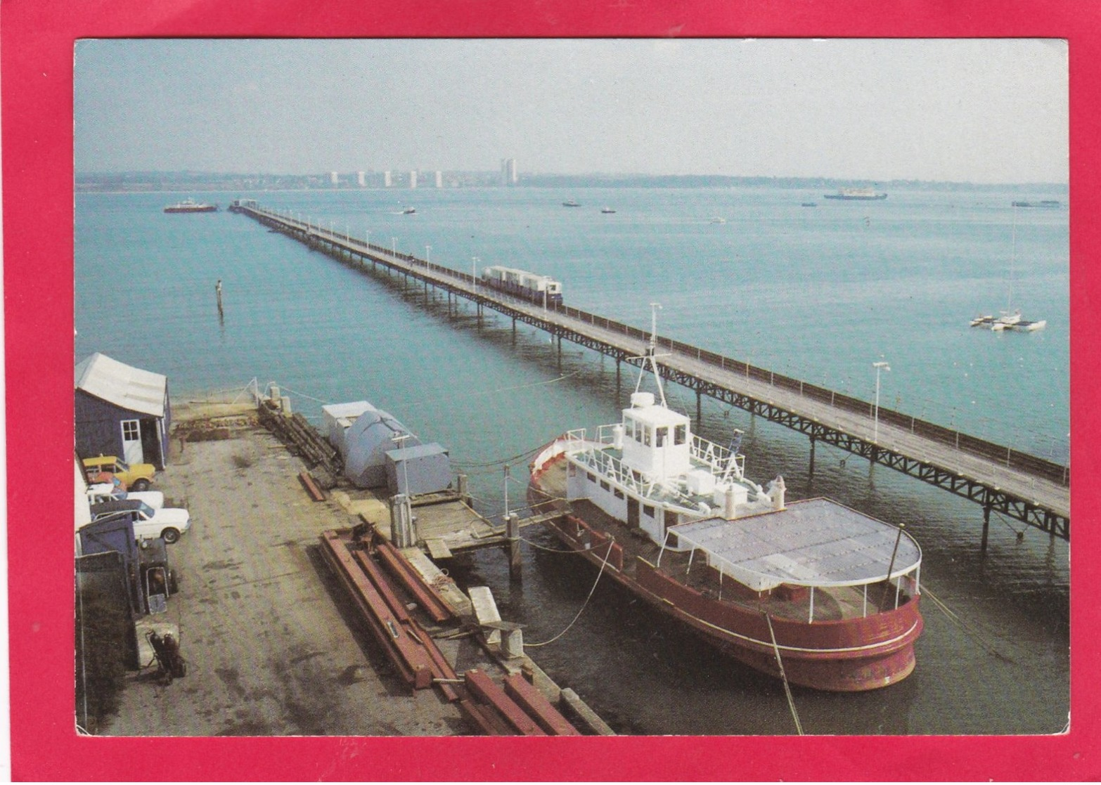 Modern Post Card Of Transport,Ships,Ferry And The Pier,Hythe,Hampshire.X39. - Ferries