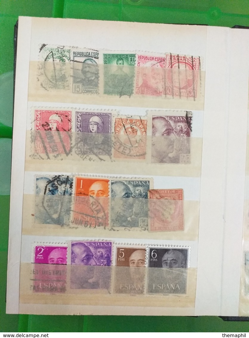 lot n° TH.1103  UN LOT de 4 classeurs pays divers n et obl.