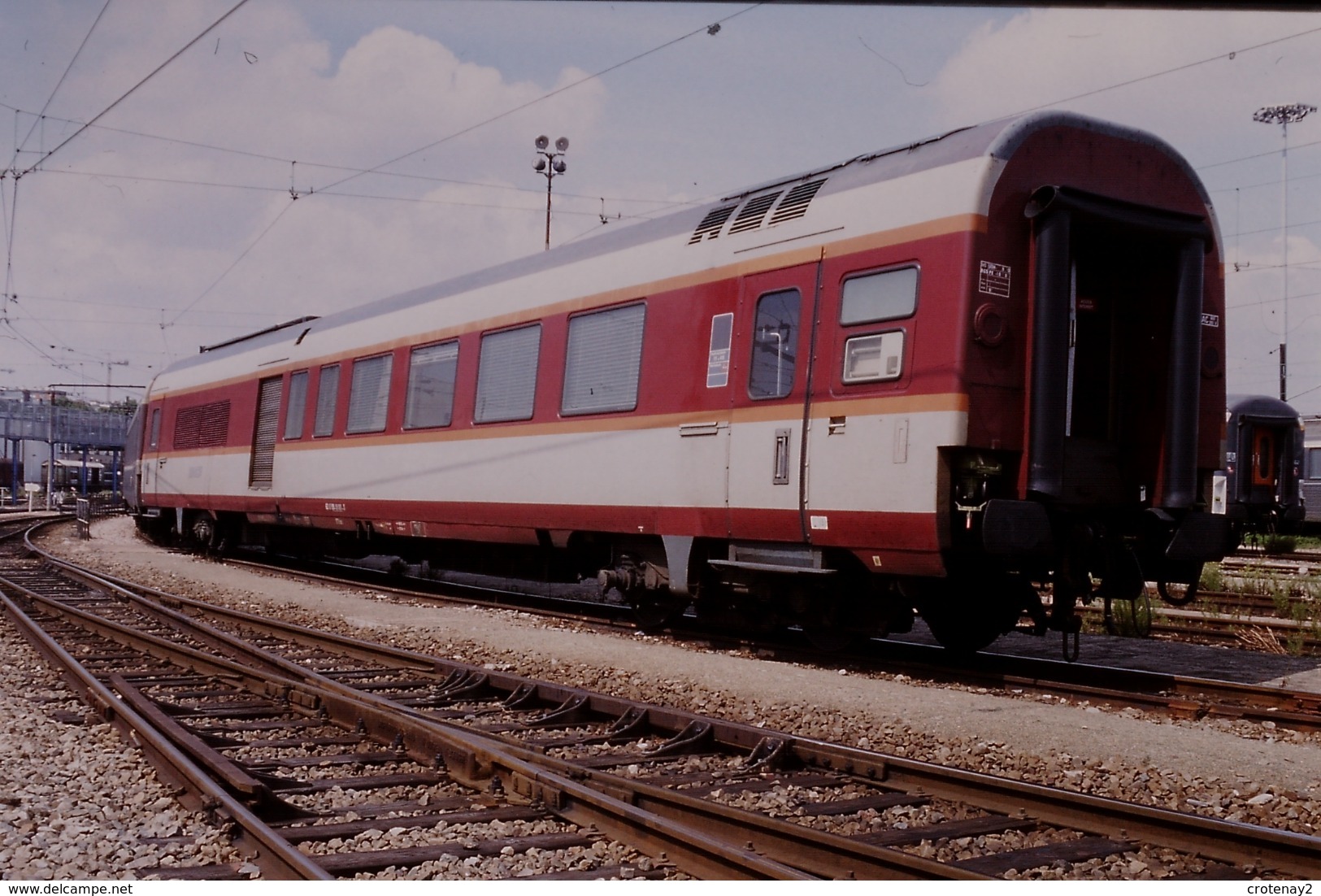 Photo Diapo Diapositive Slide Train Wagon Voiture Mixte Fourgon Le 05/08/2000 VOIR ZOOM - Diapositivas