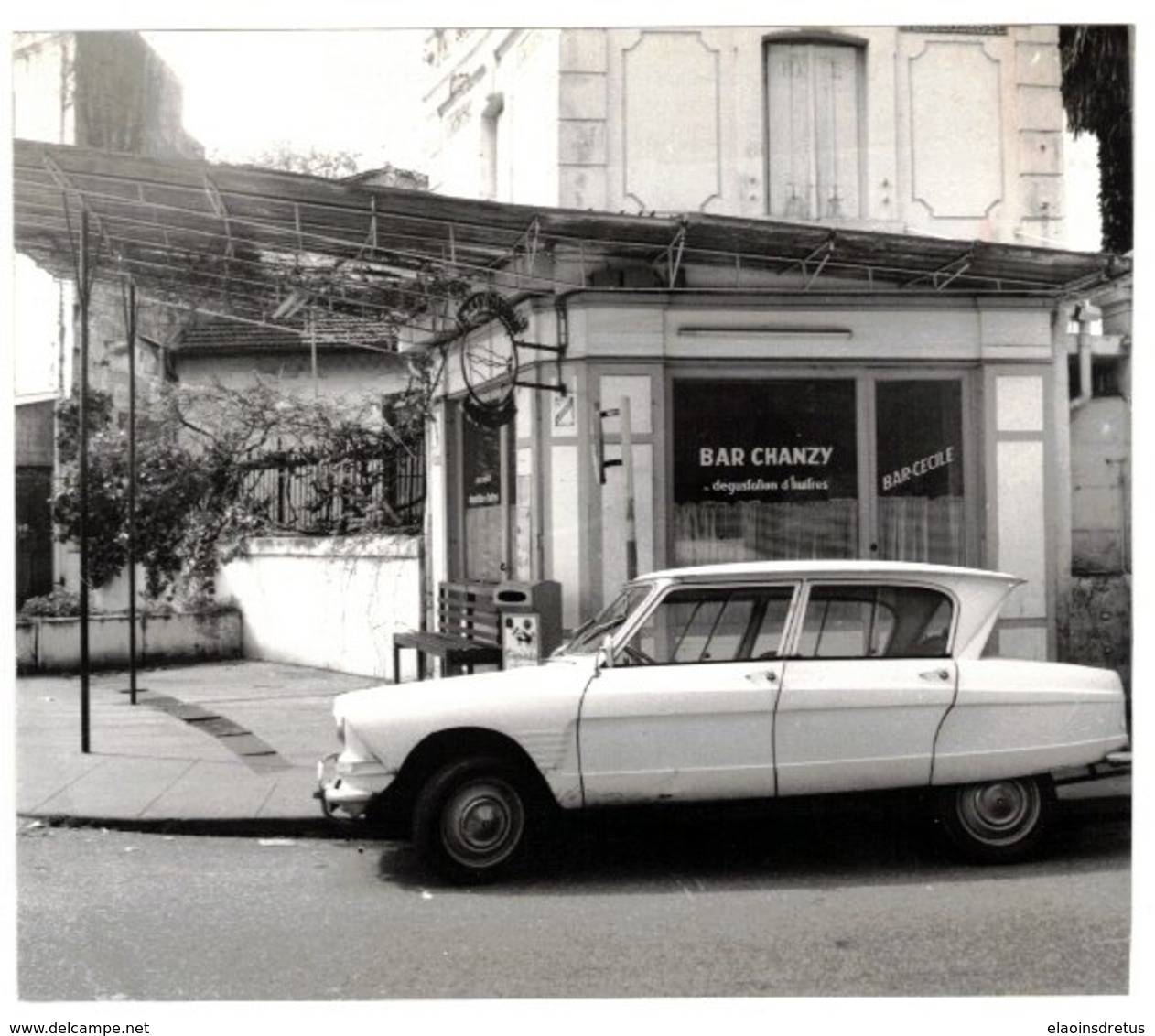 Libourne (33) - Photo Bar Chanzy - Bar Cécile, Rue Chanzy, Dans Les Années 60 - Voiture Citroën Ami 6 Devant Le Bar. - Ohne Zuordnung