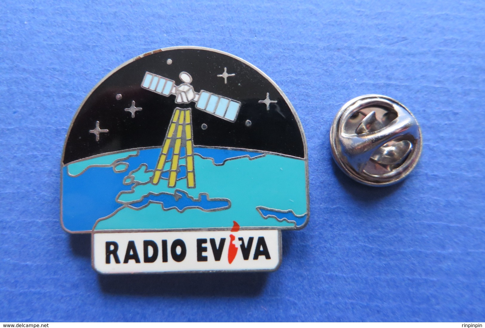 Pin's,médias,radio,RADIO EVIVA SUISSE,GLOBE,SATELITE - Médias