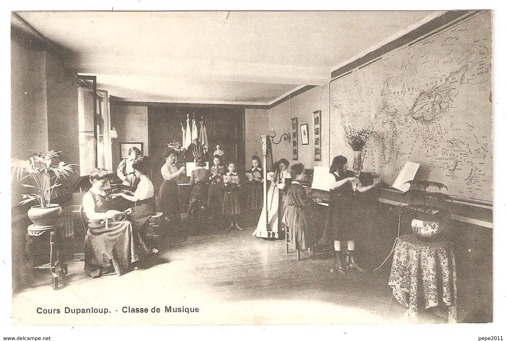 CPA 75 Paris  - Cours Dupanloup, Classe De Musique - Ecole De Musique - Jeunes Femmes - Schulen