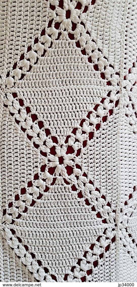 DESSUS DE LIT PATCHWORK crochet  en coton blanc entièrement fait main. FRANCE