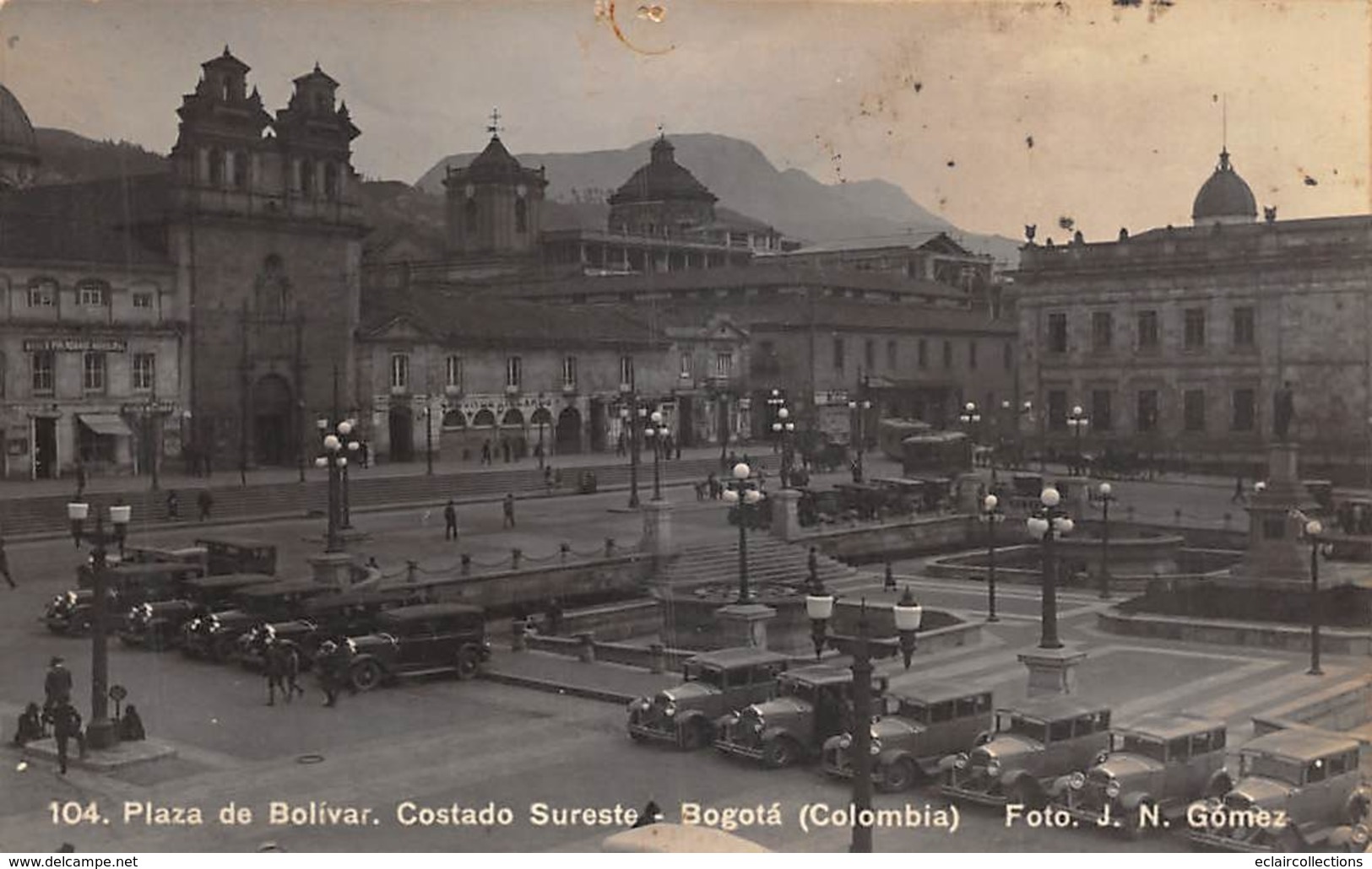 Colombie      Bogota  :  Plaza De Bolivar  Costado Sureste        (voir Scan) - Kolumbien