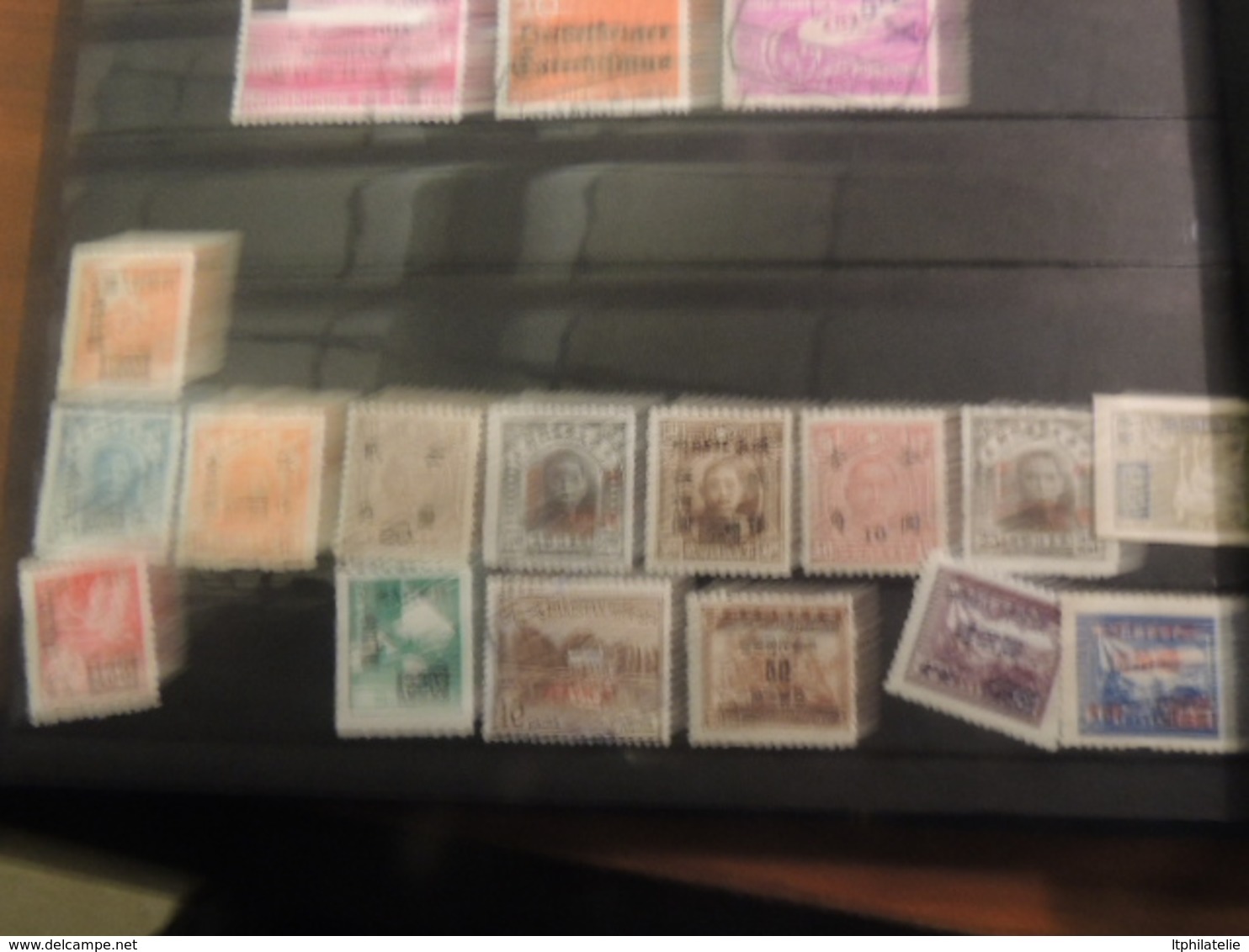 CLASSEUR FRANCE MONDE  SAAR  MAURITIUS ESPAGNE TIMBRES **   OBLITERES  BLOCS  ENSEMBLE TRES PROPRE - Collections (en Albums)