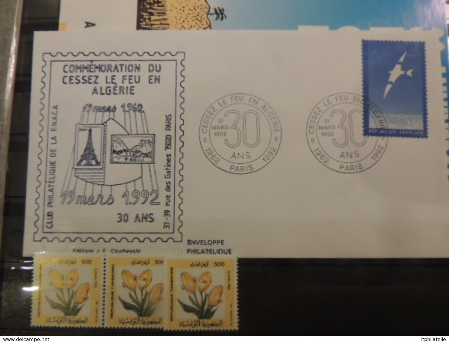 CLASSEUR FRANCE MONDE  SAAR  MAURITIUS ESPAGNE TIMBRES **   OBLITERES  BLOCS  ENSEMBLE TRES PROPRE