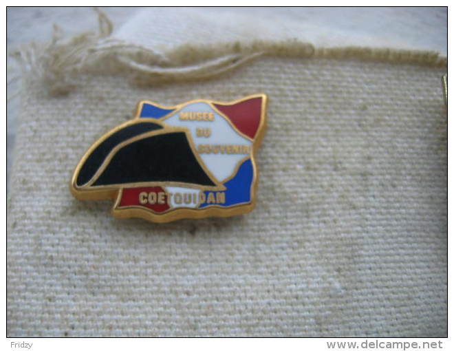 Pin's Militaire: Musée Du Souvenir à Saint-Cyr Coëtquidan - Militaria