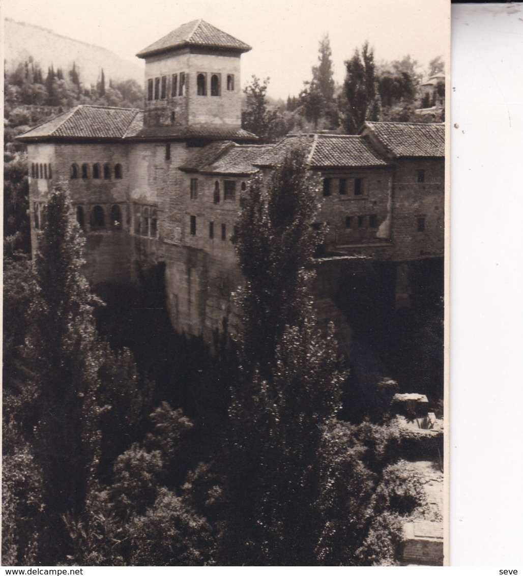 GRENADE GRANADA 1953  Tour Des Dames  Photo Amateur Format Environ 6,5 Cm X 5,5 Cm ESPAGNE - Lugares