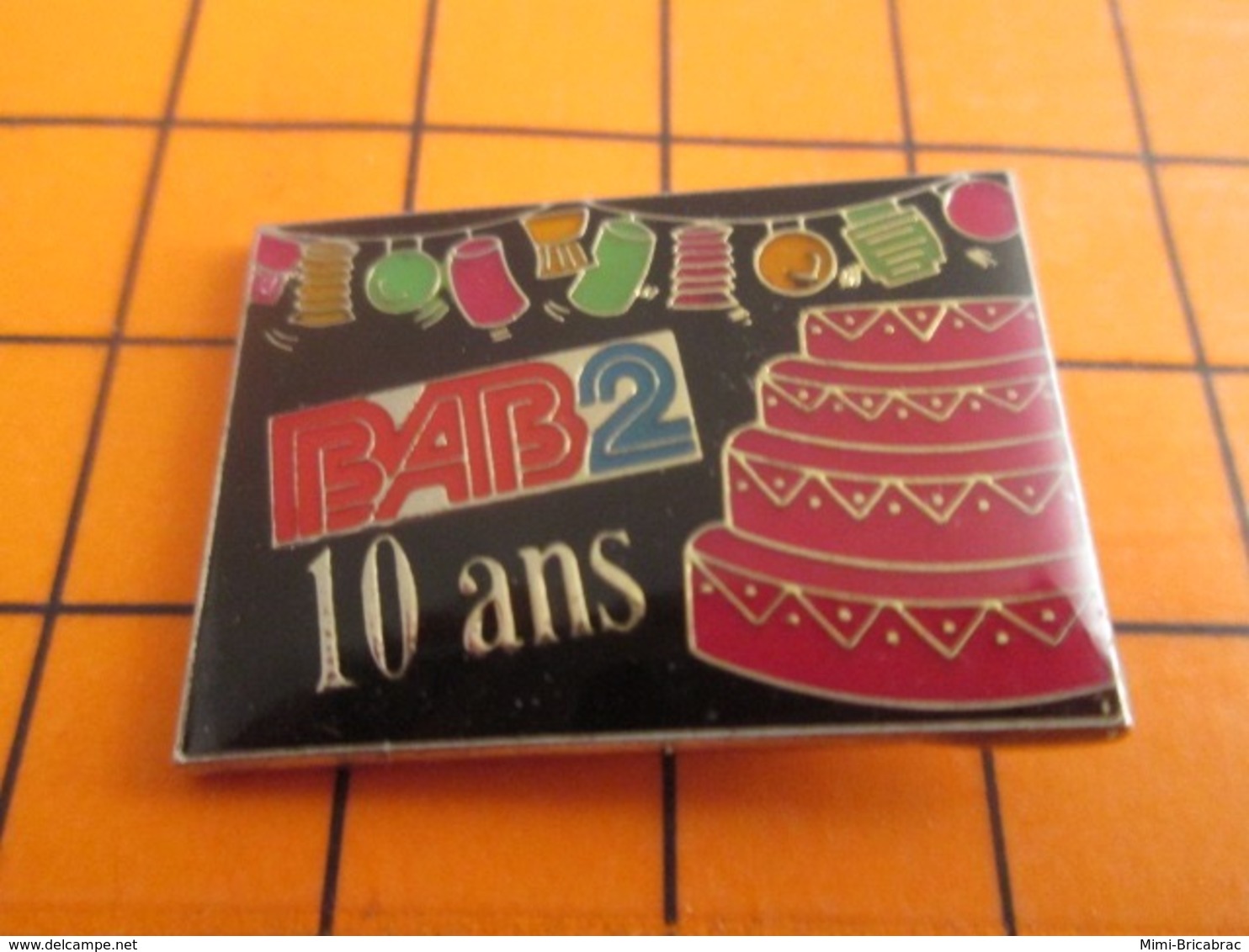 1419 Pin's Pins : BEAU ET RARE : Thème MARQUES . GATEAU D'ANNIVERSAIRE GUIRLANDE BAB2 10 ANS - Merken